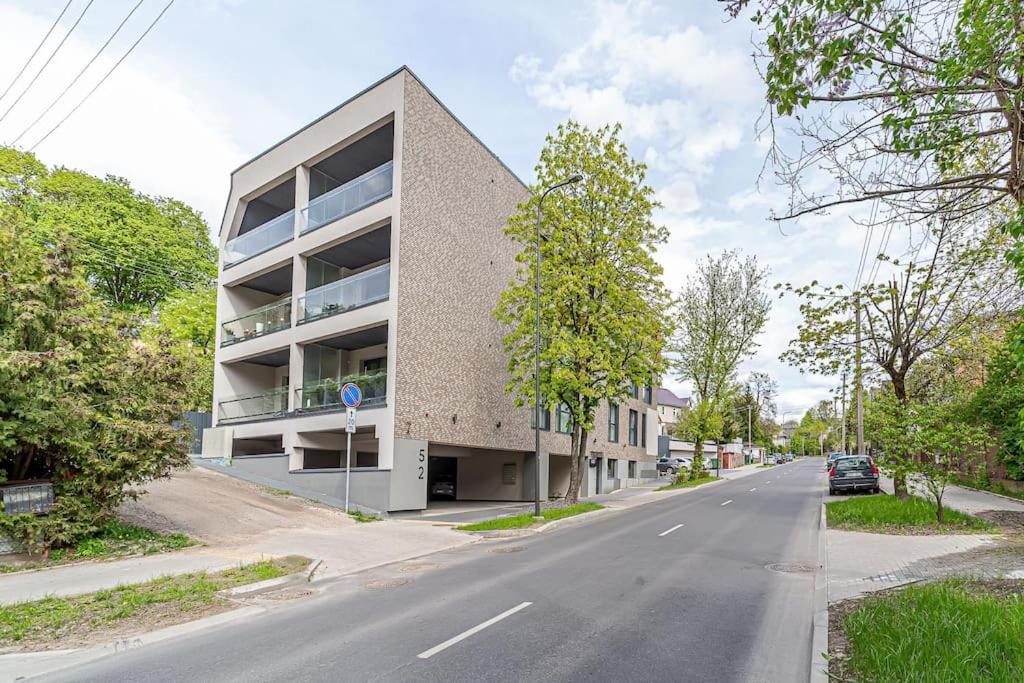 Sky Apartment With Free Parking And Balcony & Ac Kaunas Kültér fotó