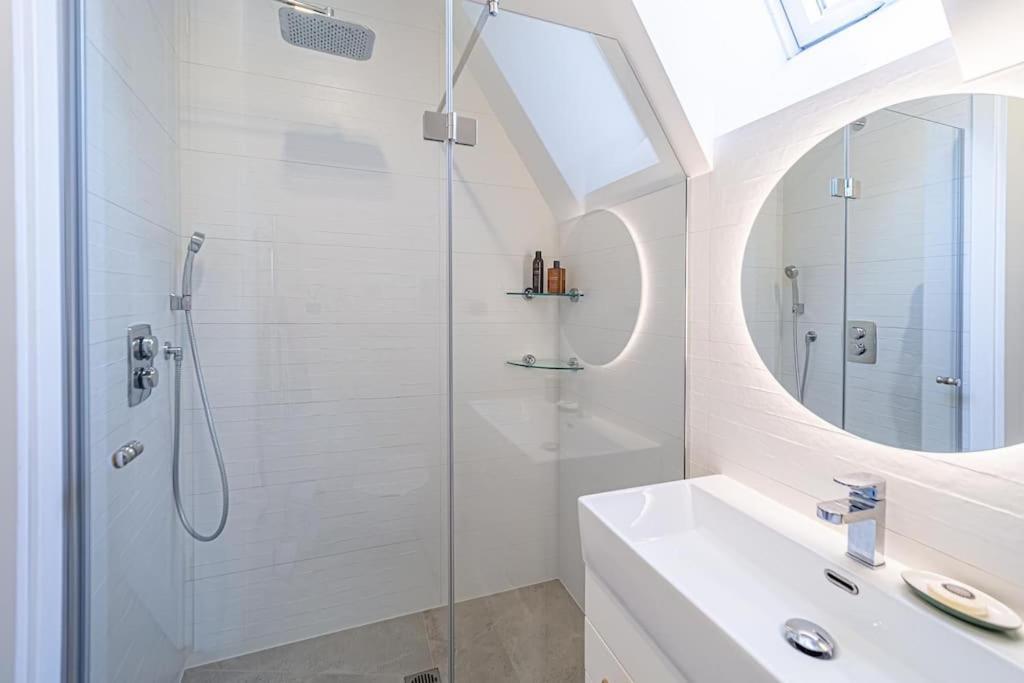 Sky Apartment With Free Parking And Balcony & Ac Kaunas Kültér fotó