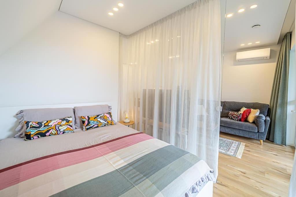 Sky Apartment With Free Parking And Balcony & Ac Kaunas Kültér fotó