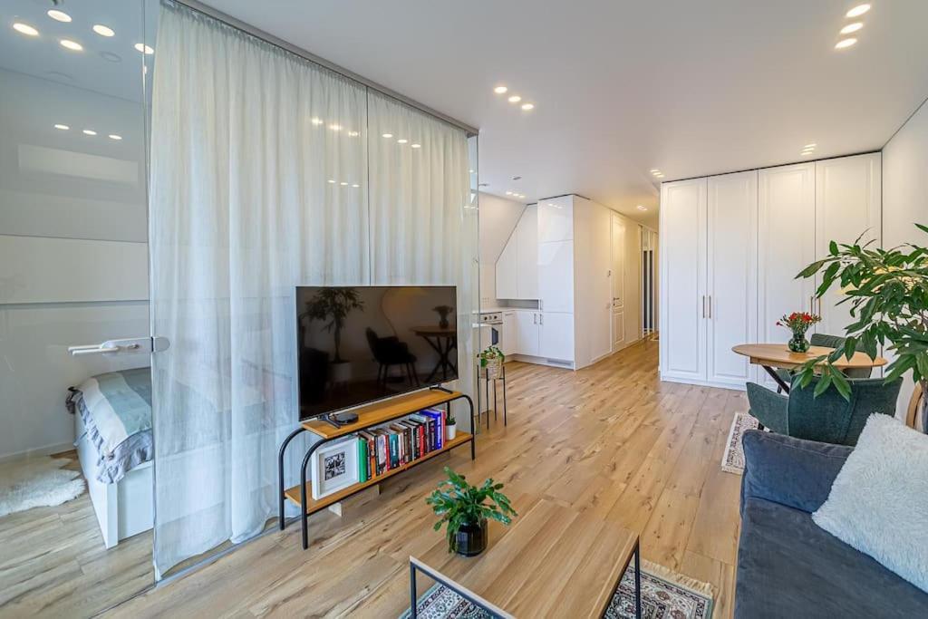 Sky Apartment With Free Parking And Balcony & Ac Kaunas Kültér fotó