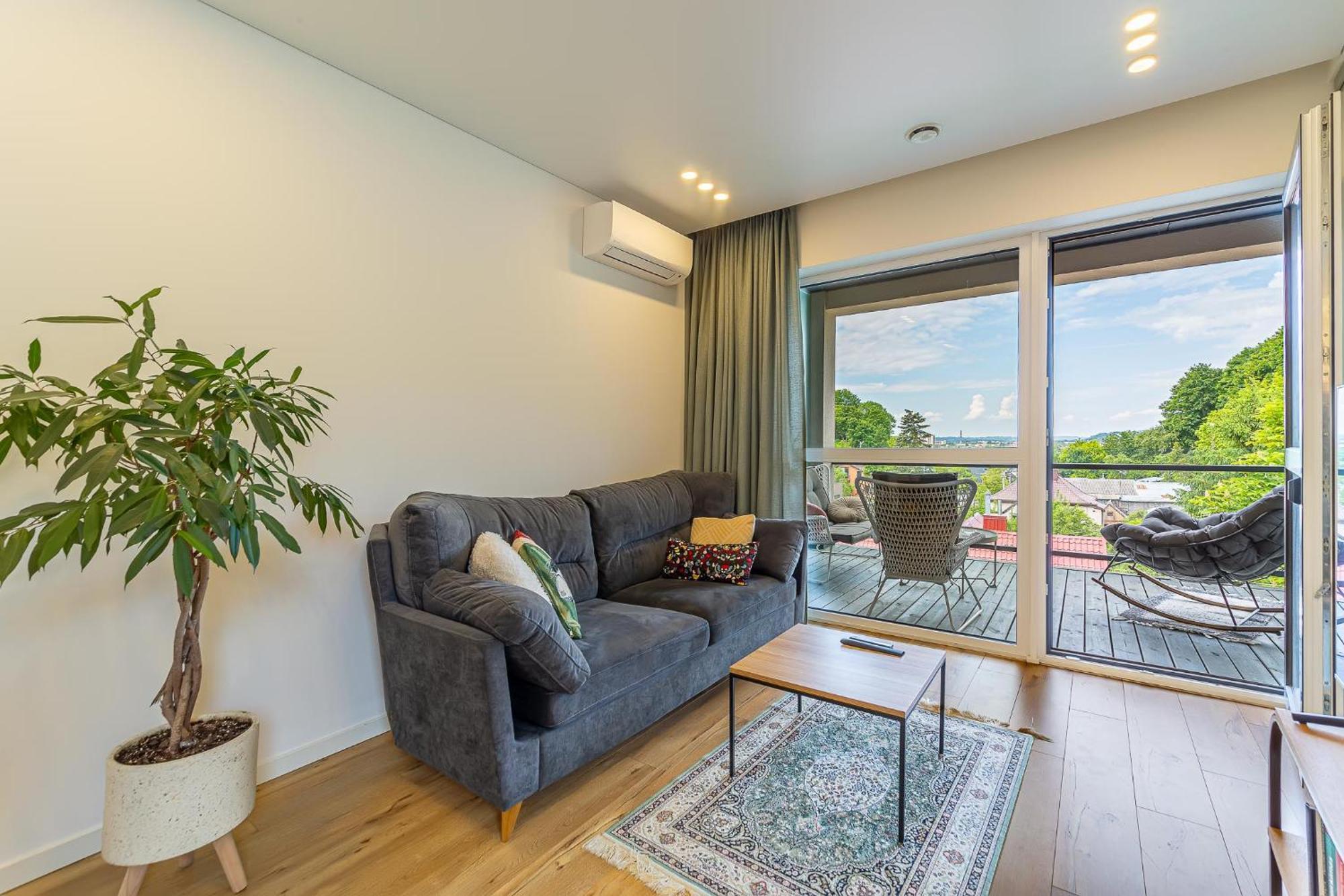 Sky Apartment With Free Parking And Balcony & Ac Kaunas Kültér fotó
